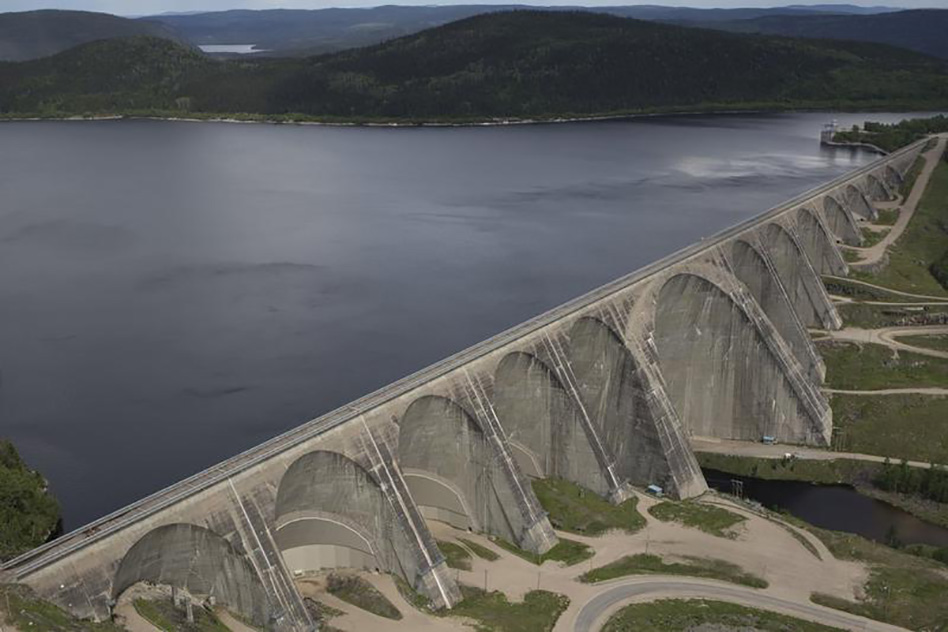 Daniel-Johnson Dam (Source: New Hampshire Public Radio) manic5_kopter_dam-reservoir_img_5042_2_WEB.jpg