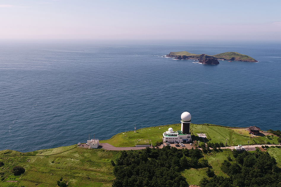 An aerial view of the Gosan Observatory, including the AGAGE station in Gosan, South Korea (lower left), which takes hourly measurements of more than 50 trace gases, including CFC-11. Credit: KMA/NIMS MIT-CFC-Turnaround-01-PRESS_WEB.jpg