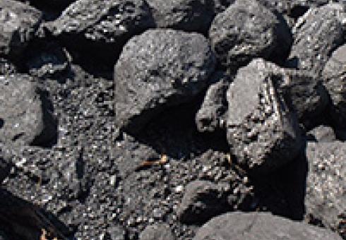 A pile of coal (Source: Flickr, oatsy40)