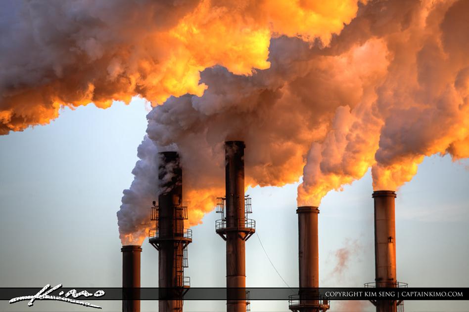 Photo: Factory smoke from sugar cane company, Florida (Source: Flickr/Kim Seng)